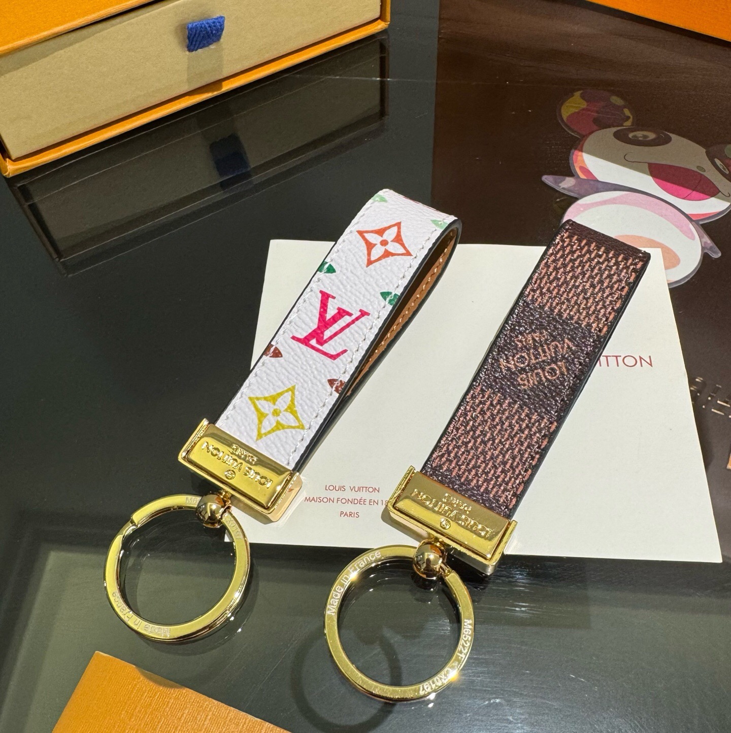 🔥LV 钥匙扣车钥匙扣经典老花/黑格，咖格/白彩/Monogram 帆布不仅精美，而且经久耐用， 是 Dragonne 