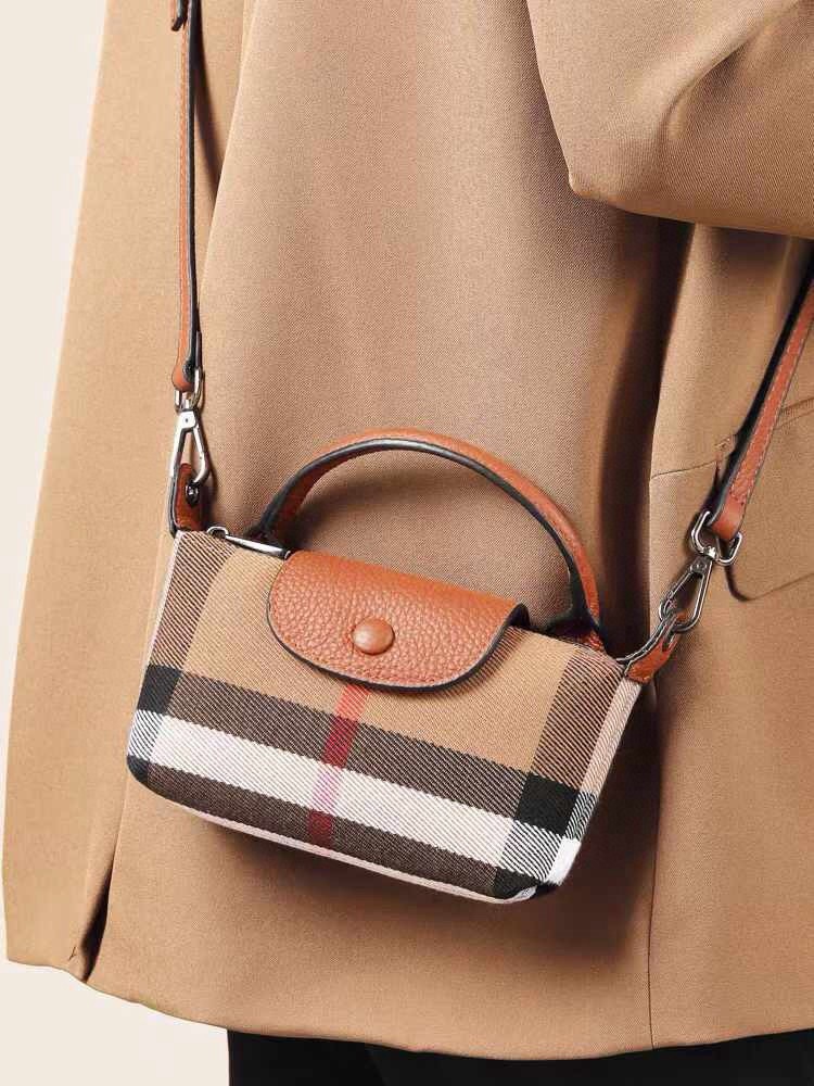 ❤️Burberry巴宝莉手机包,经典格子帆布拼接牛皮,斜挎小包官网同款 mini手提包包 生活出门不需要带现金的时代, ❤️Burberry巴宝莉手机包,经典格子帆布拼接牛皮,斜挎小包官网同款 mini手提包包 生活出门不需要带现金的时代,