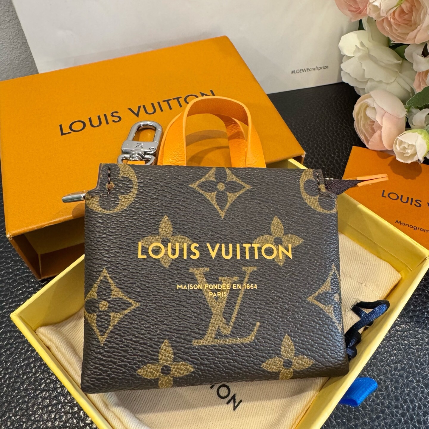 🔥Lv购物袋mini零钱包 👛耳机🎧包 ✨可装口红💄零钱等Mini小拎包，可挂包包上 腰带上 小巧精致💸潮流高档小包包