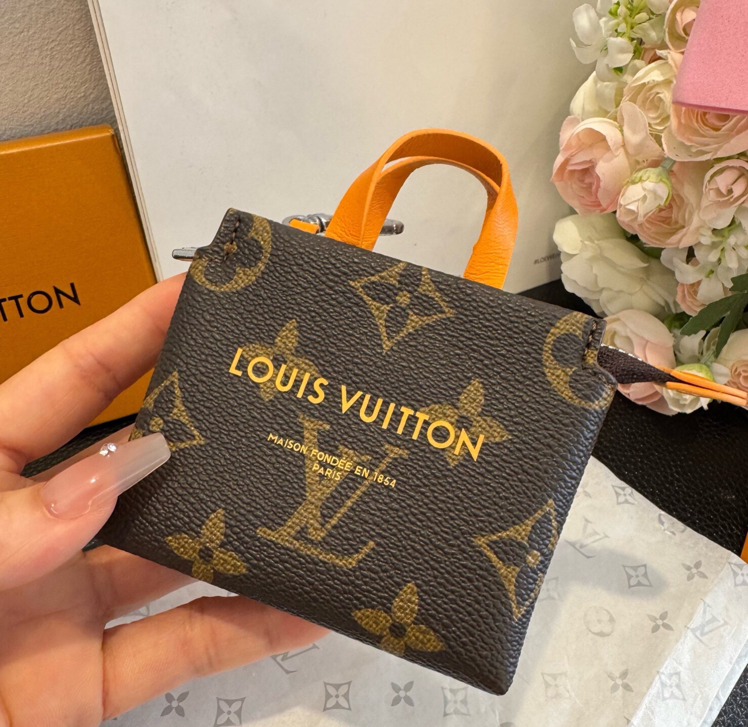 🔥Lv购物袋mini零钱包 👛耳机🎧包 ✨可装口红💄零钱等Mini小拎包，可挂包包上 腰带上 小巧精致💸潮流高档小包包
