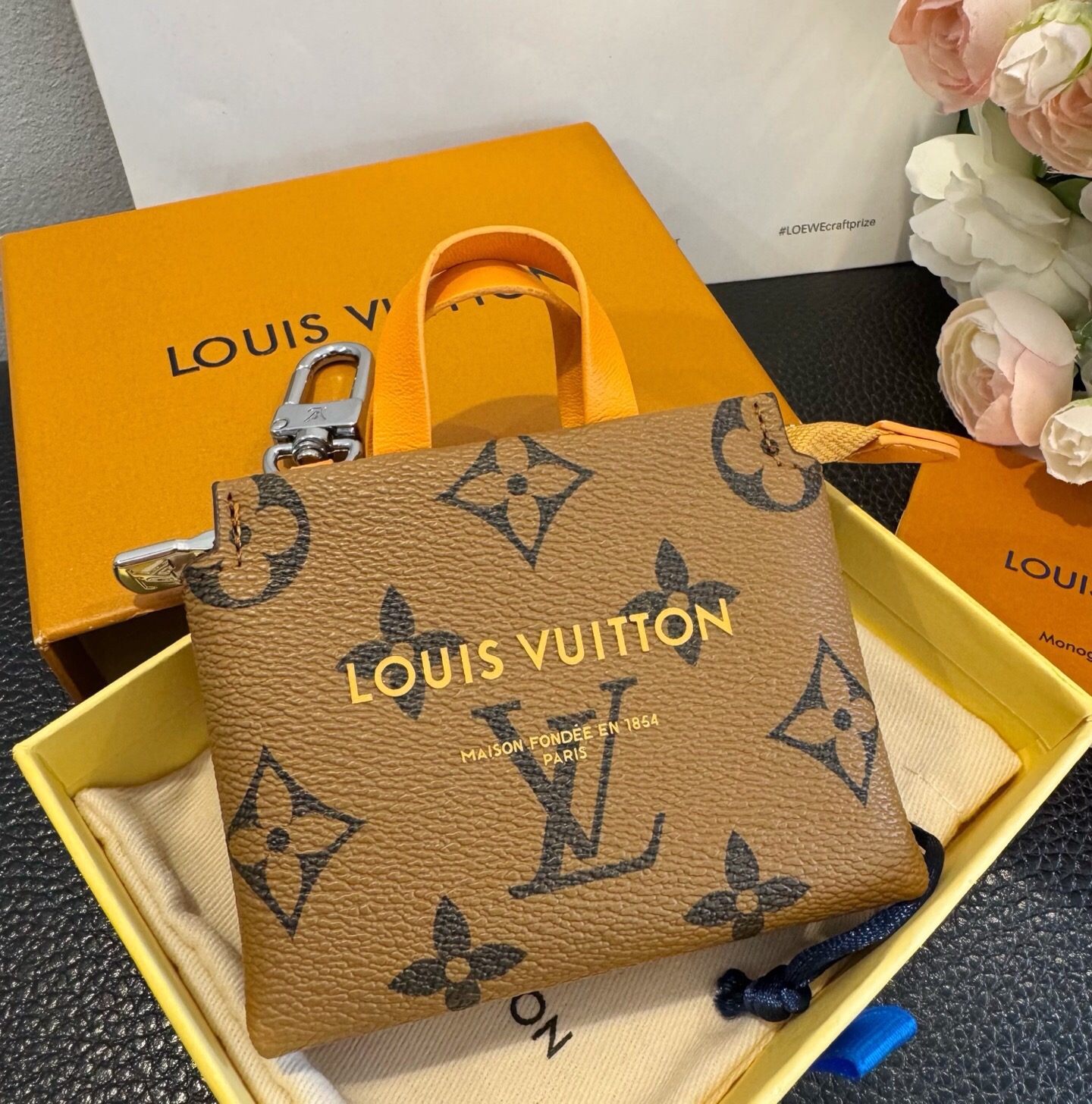 🔥Lv购物袋mini零钱包 👛耳机🎧包 ✨可装口红💄零钱等Mini小拎包，可挂包包上 腰带上 小巧精致💸潮流高档小包包