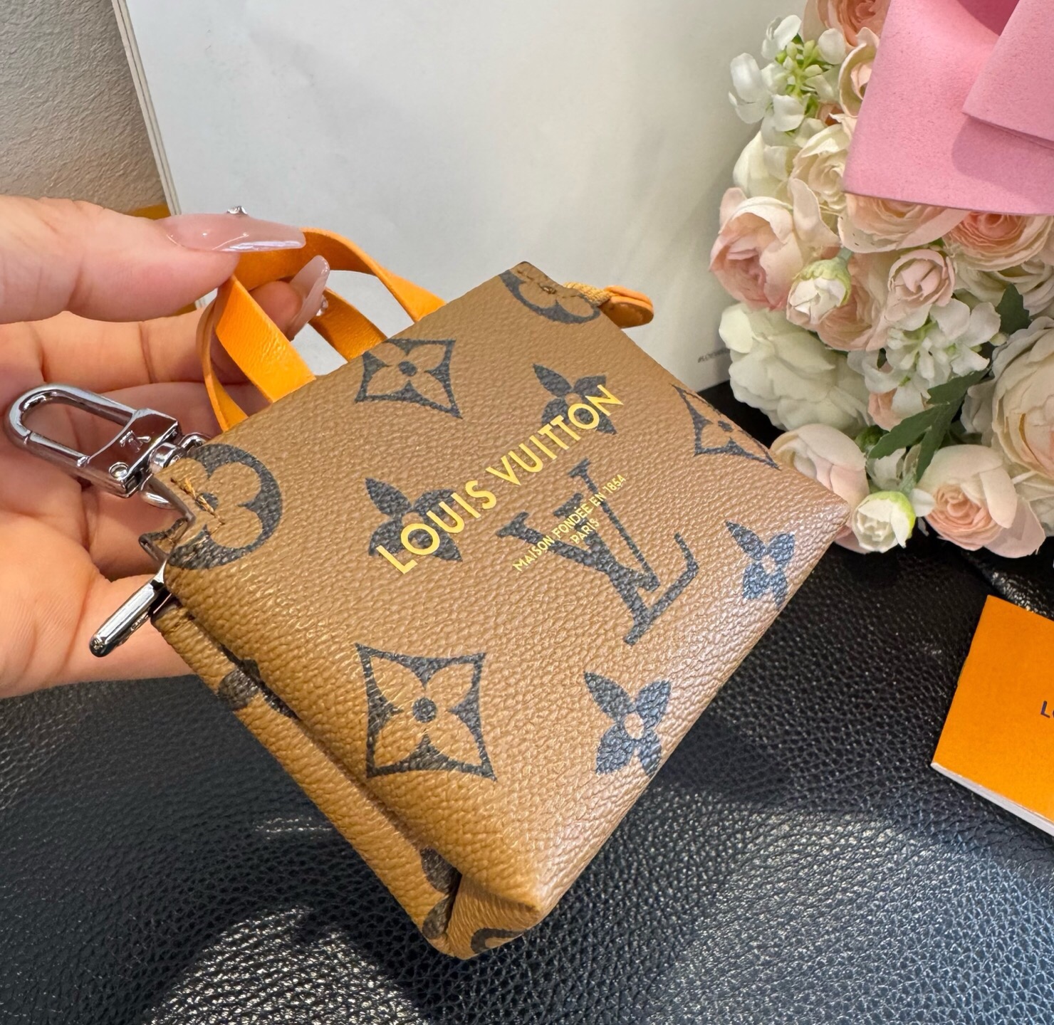 🔥Lv购物袋mini零钱包 👛耳机🎧包 ✨可装口红💄零钱等Mini小拎包，可挂包包上 腰带上 小巧精致💸潮流高档小包包