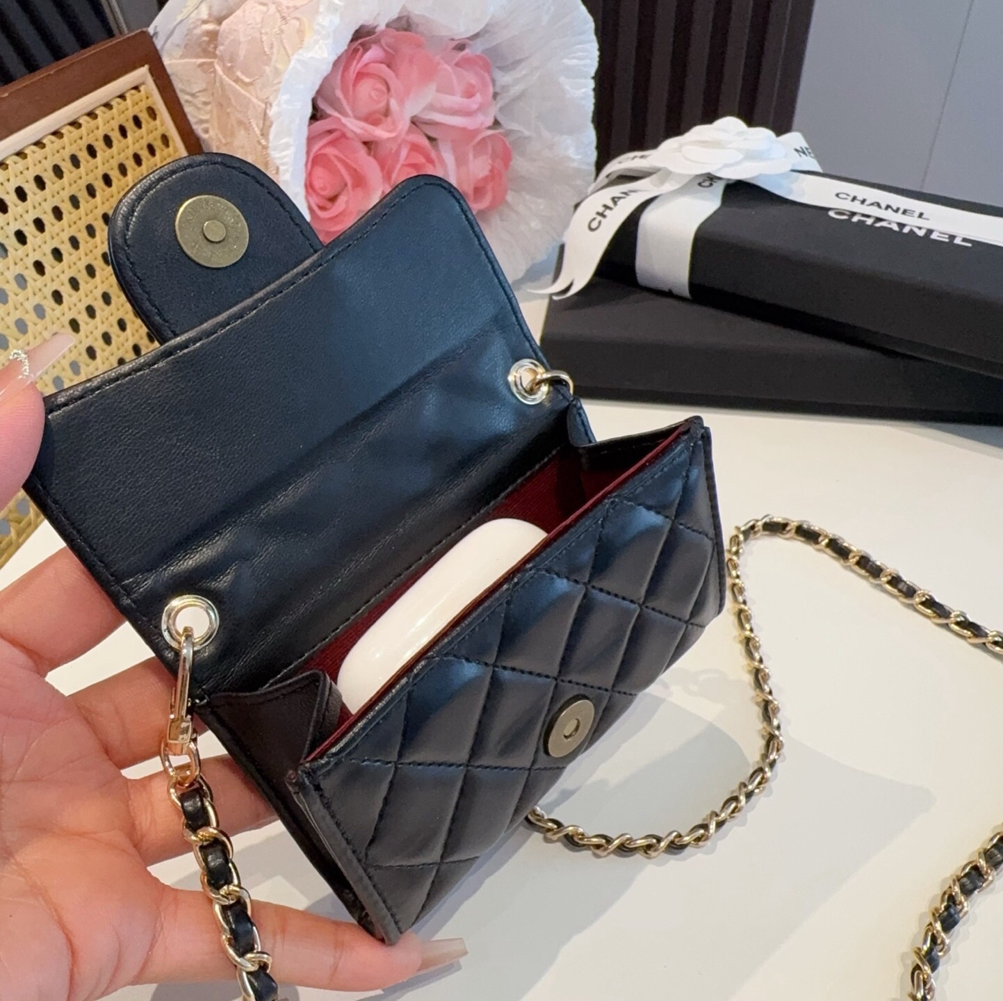 ❤️香奈儿CHANEL 金球mini斜挎包包 零钱包👛搭配金球链条⛓️挂绳可拆卸❤️可放耳机 纸巾 口红💄 钥匙 等小物