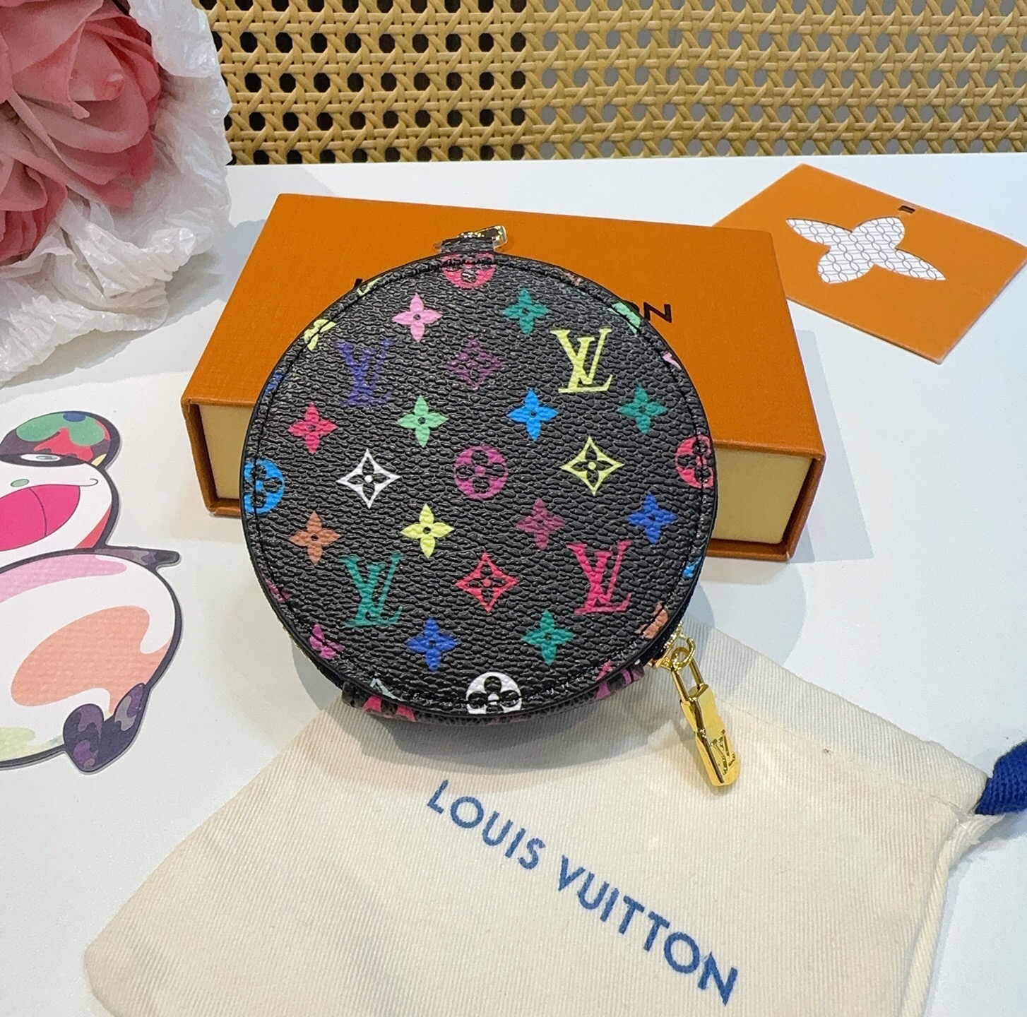 🔥Louis Vuitton老花包包挂饰、小零钱包。Lv包饰挂件钥匙扣、独家原单货，标志性老花超级百搭，可放钥匙或小零钱