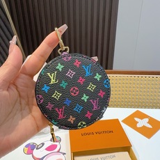 🔥Louis Vuitton老花包包挂饰、小零钱包。Lv包饰挂件钥匙扣、独家原单货,标志性老花超级百搭,可放钥匙或小零钱 🔥Louis Vuitton老花包包挂饰、小零钱包。Lv包饰挂件钥匙扣、独家原单货,标志性老花超级百搭,可放钥匙或小零钱