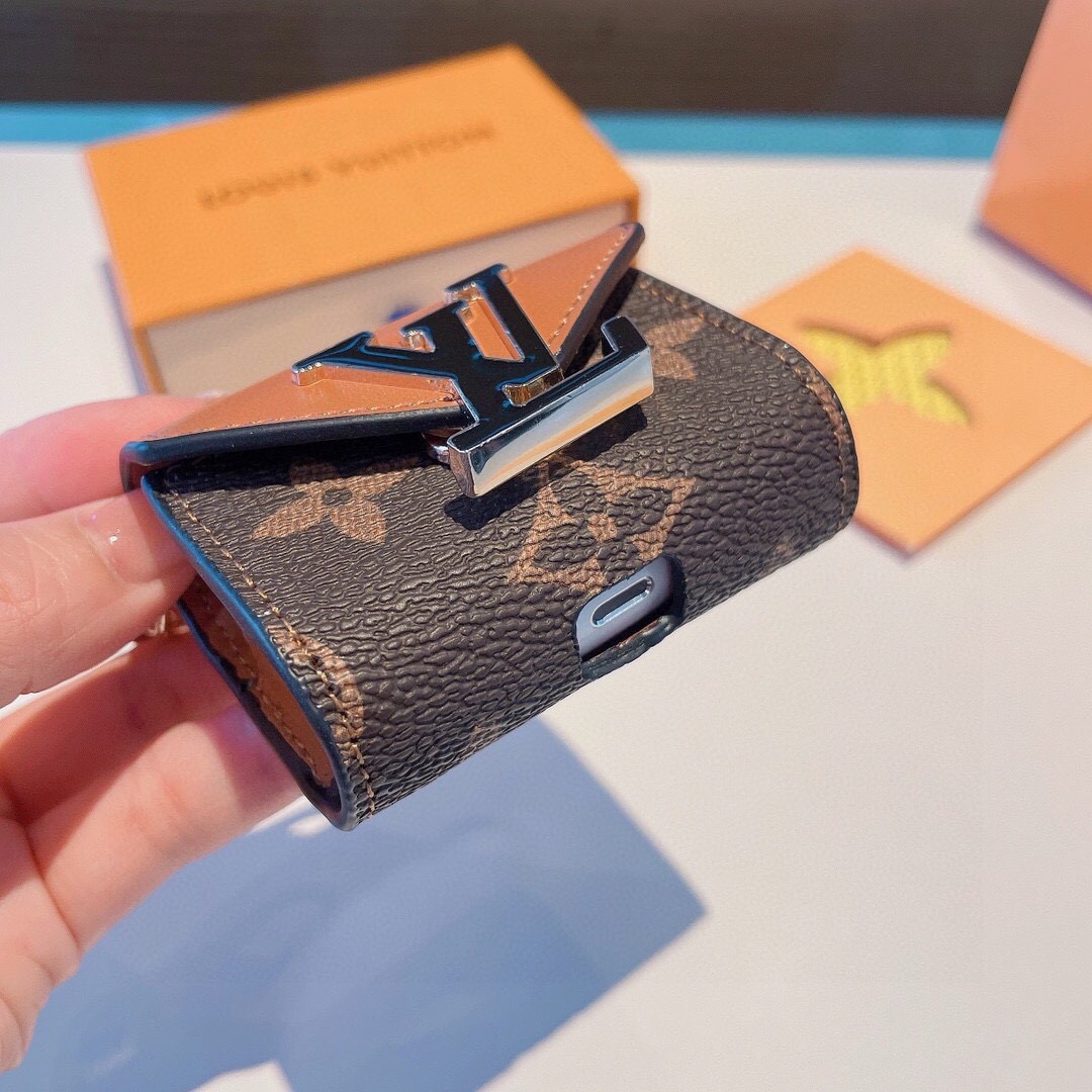 🔥LVPassy系列经典老花蓝牙耳机包，钥匙扣耳机包，挂饰包饰！配长链条🉑️斜挎，方便携带！ 苹果3代， 1/2代通用