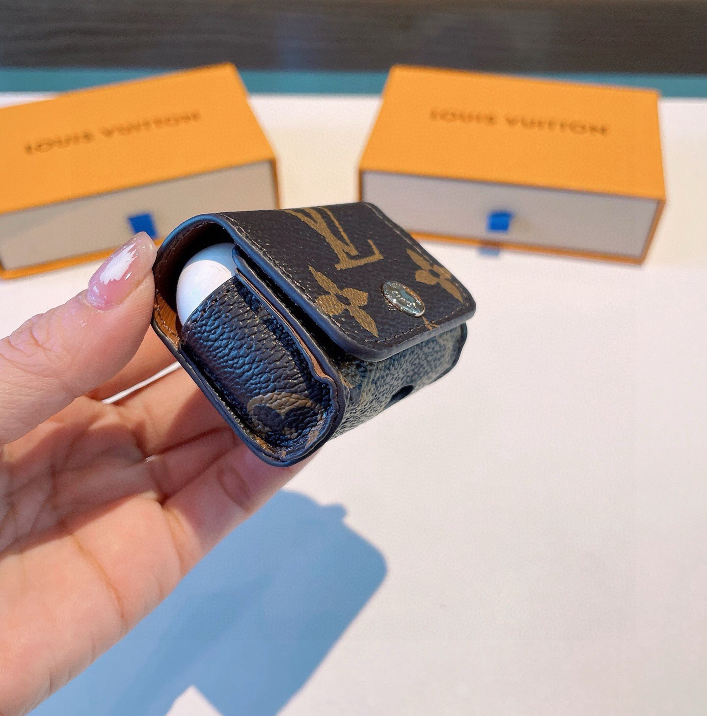 🔥LV耳机包 经典老花原皮耳机套，钥匙扣包包挂件，一举两得！ AirPods 1/2 AirPods 3/ Pro