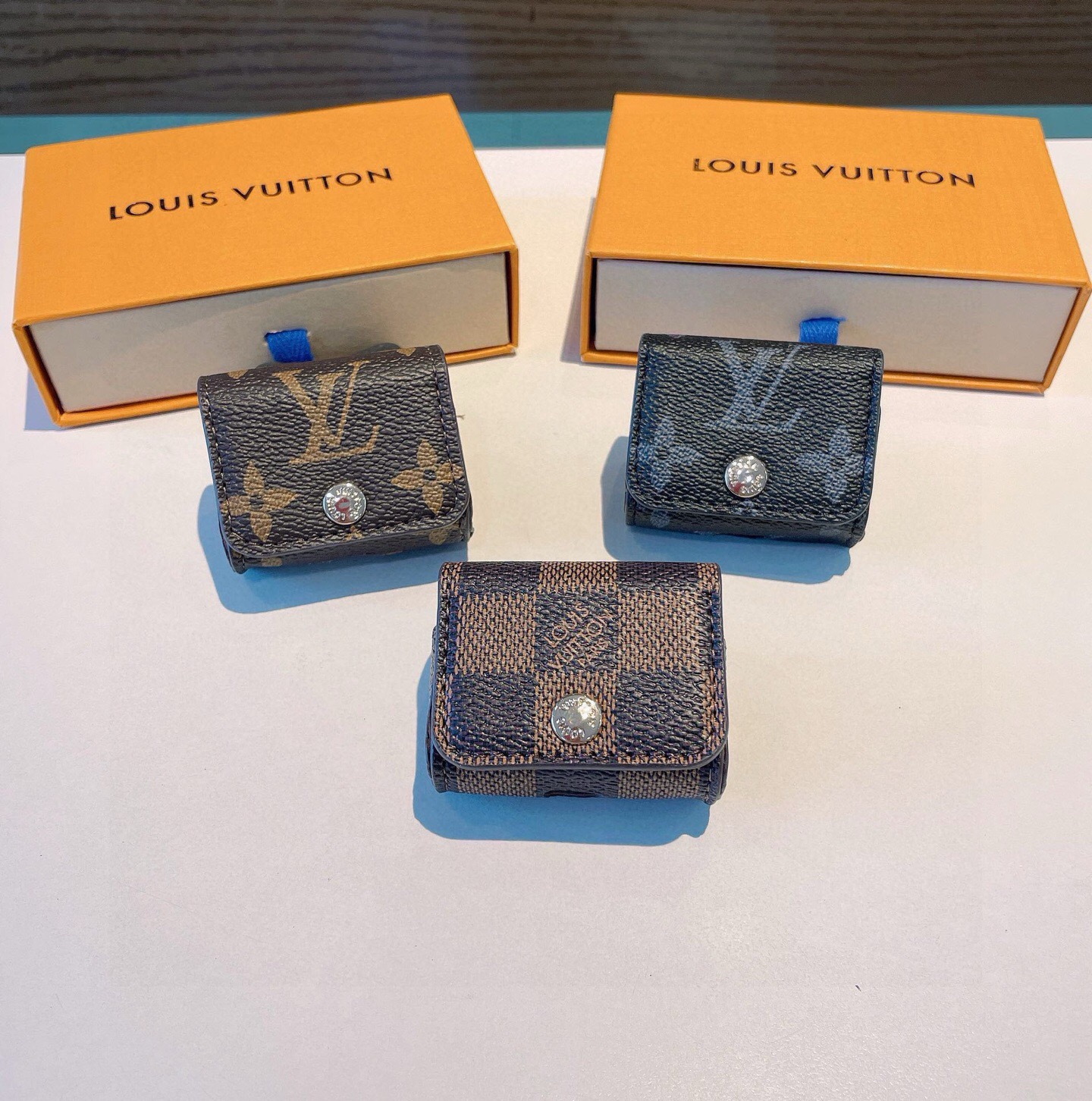 🔥LV耳机包 经典老花原皮耳机套，钥匙扣包包挂件，一举两得！ AirPods 1/2 AirPods 3/ Pro