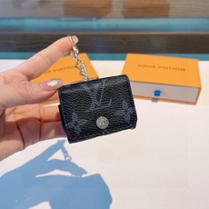 🔥LV耳机包 经典老花原皮耳机套,钥匙扣包包挂件,一举两得! AirPods 1/2 AirPods 3/ Pro 🔥LV耳机包 经典老花原皮耳机套,钥匙扣包包挂件,一举两得! AirPods 1/2 AirPods 3/ Pro