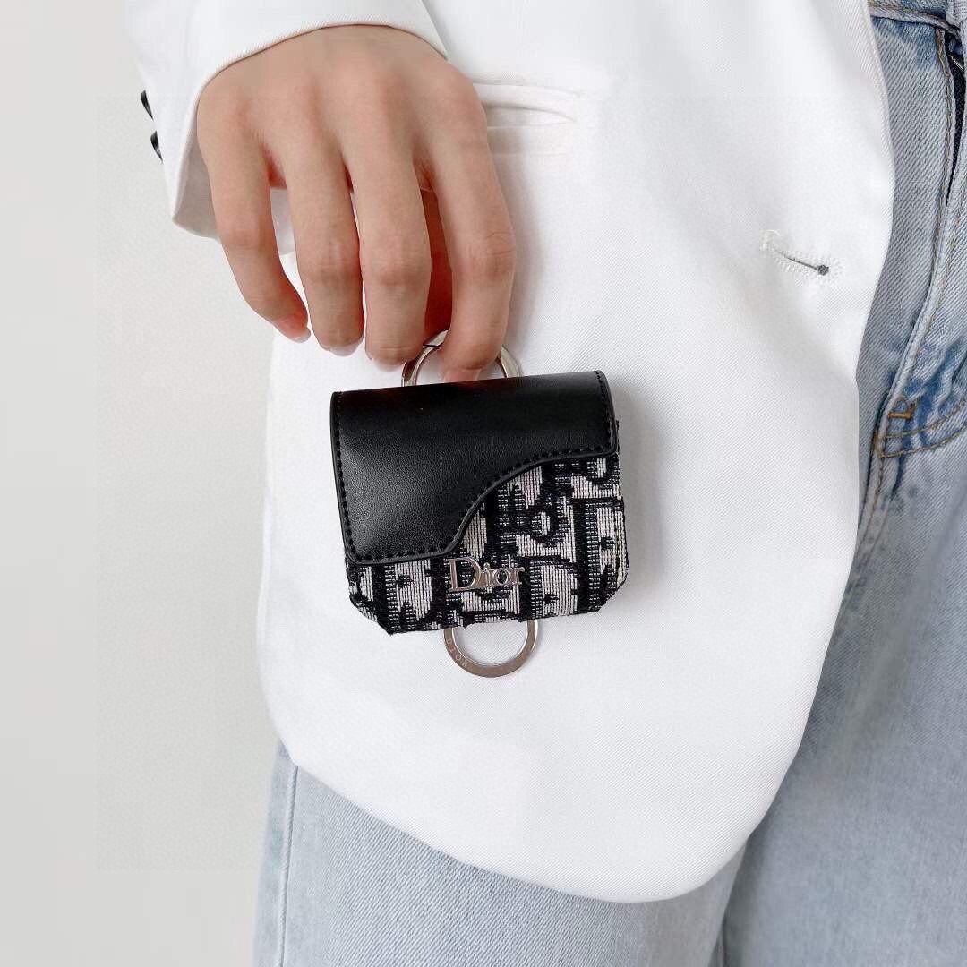 🔥Dior官网款耳机包，迪奥拼色耳机包，原版五金，一个尺寸73mm*68mm*35mm，适用任何尺寸蓝牙耳机 ，包挂件，