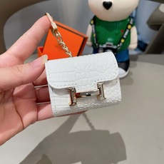 ❤️爱马仕蓝牙耳机包💥官网1:1耳机套 鳄鱼皮纹(花纹随机裁剪)金属Logo 时尚迷你斜挎包包 可以当包饰,耳机包一举 ❤️爱马仕蓝牙耳机包💥官网1:1耳机套 鳄鱼皮纹(花纹随机裁剪)金属Logo 时尚迷你斜挎包包 可以当包饰,耳机包一举