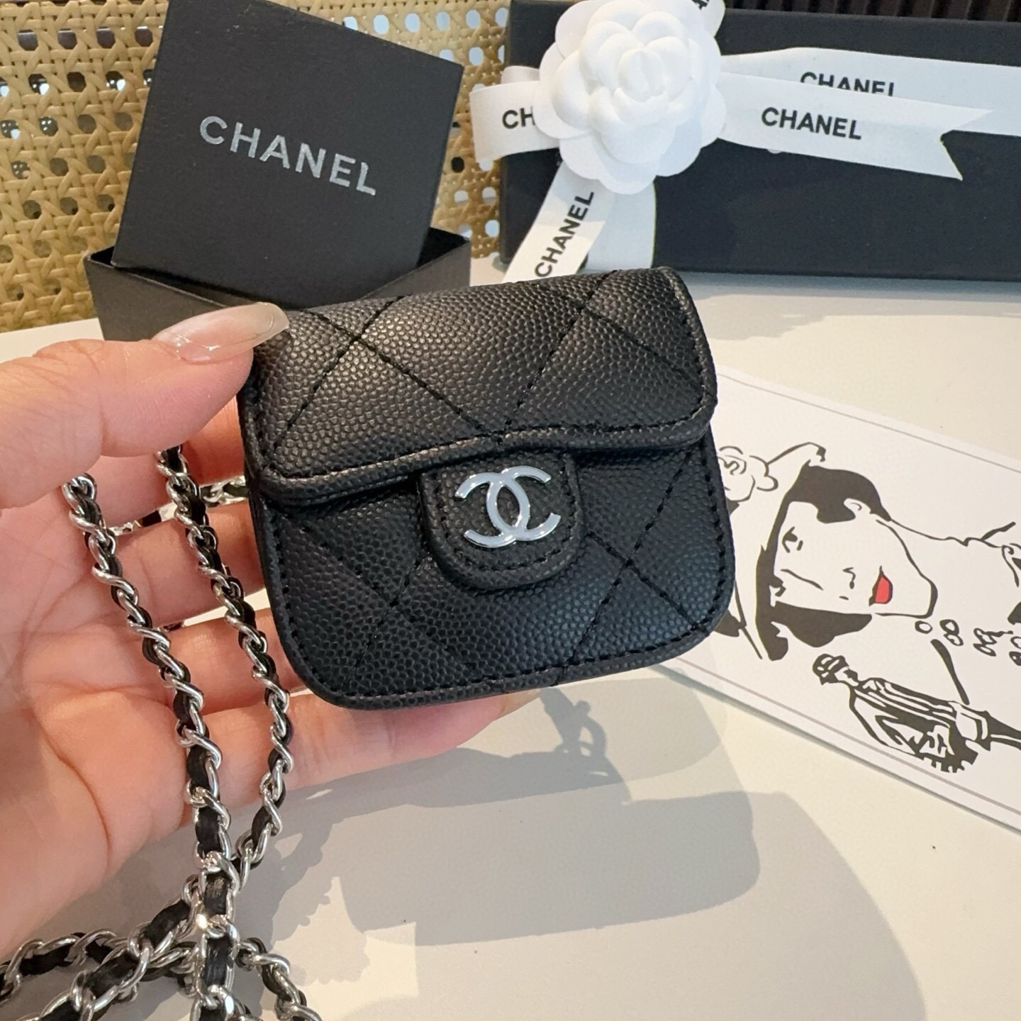 ❤️香奈儿CHANEL经典菱格鱼子酱皮纹 通用耳机包💥官网1:1耳机包  时尚迷你包包，链条⛓️挂绳可拆卸，蓝牙耳机包，