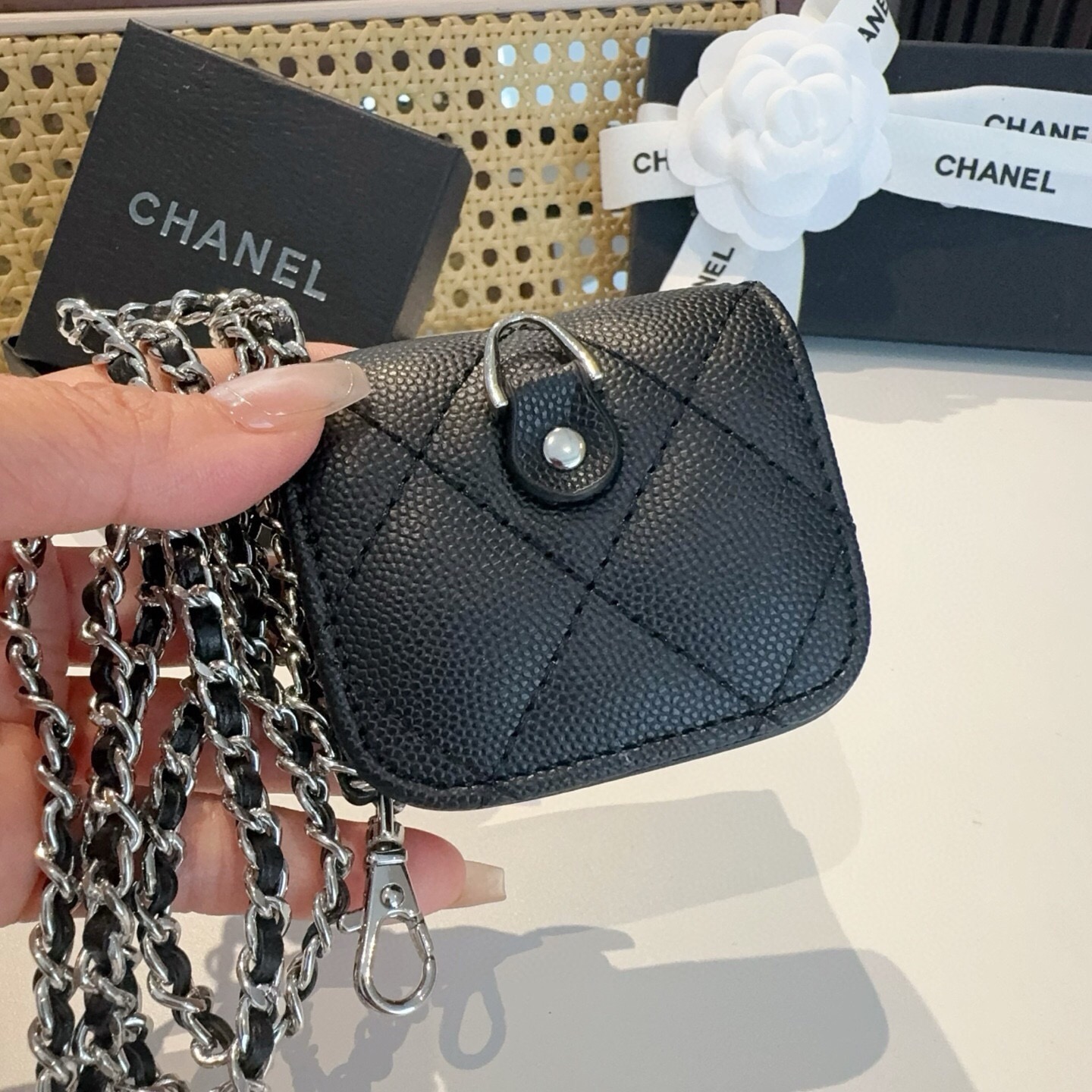 ❤️香奈儿CHANEL经典菱格鱼子酱皮纹 通用耳机包💥官网1:1耳机包  时尚迷你包包，链条⛓️挂绳可拆卸，蓝牙耳机包，