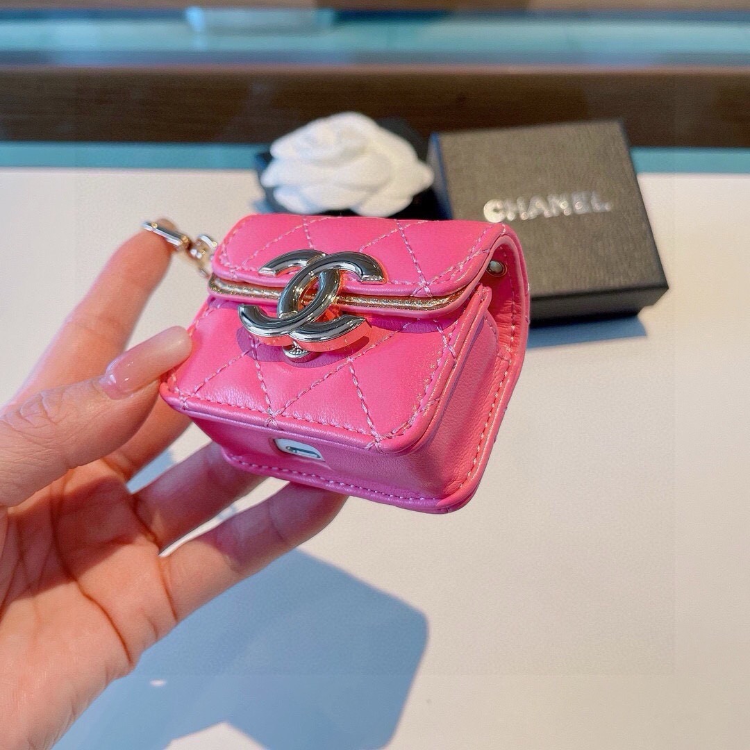 ❤️香奈儿黑金系列官网1:1耳机包  时尚迷你斜挎包包  可以当包饰，耳机包一举两得！  AirPods Pro 3代