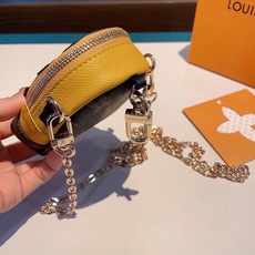 ❗原单货 ☀ LOUIS VUITTON 小黄人链条斜挎小包,mini包包 可装银行卡💄蓝牙耳机…钥匙扣零钱包 耳机包 ❗原单货 ☀ LOUIS VUITTON 小黄人链条斜挎小包,mini包包 可装银行卡💄蓝牙耳机…钥匙扣零钱包 耳机包