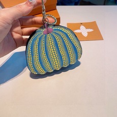 LV草间弥生南瓜零钱包挂饰,南瓜零钱包 9×11×2.5㎝,不是小费包,放iPod刚刚好!可以当耳机包!挂包上绝了!超级 LV草间弥生南瓜零钱包挂饰,南瓜零钱包 9×11×2.5㎝,不是小费包,放iPod刚刚好!可以当耳机包!挂包上绝了!超级