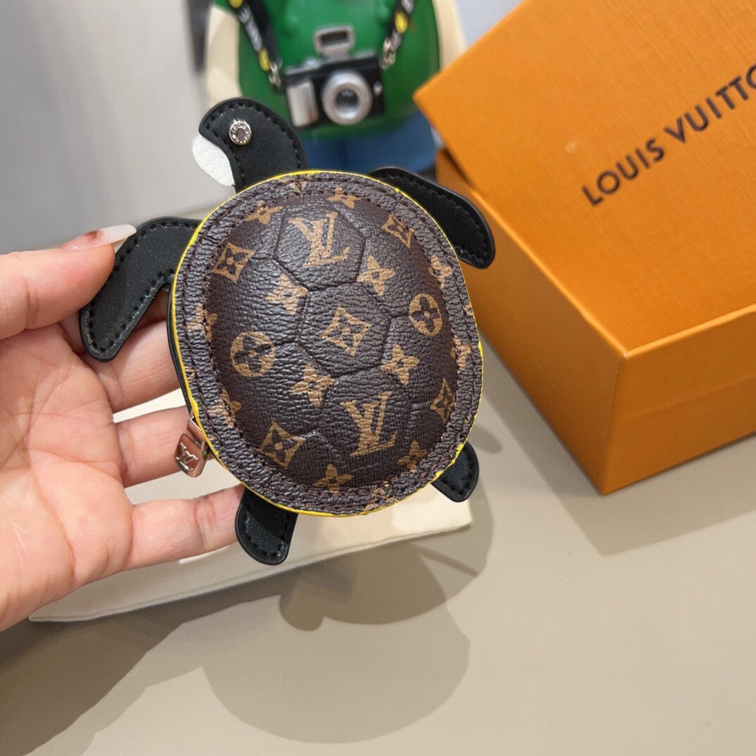 🔥官网新品M01471Louis Vuitton 路易威登海龟🐢乌龟包钥匙扣挂件 LV蓝牙耳机包 Turtle Pouc