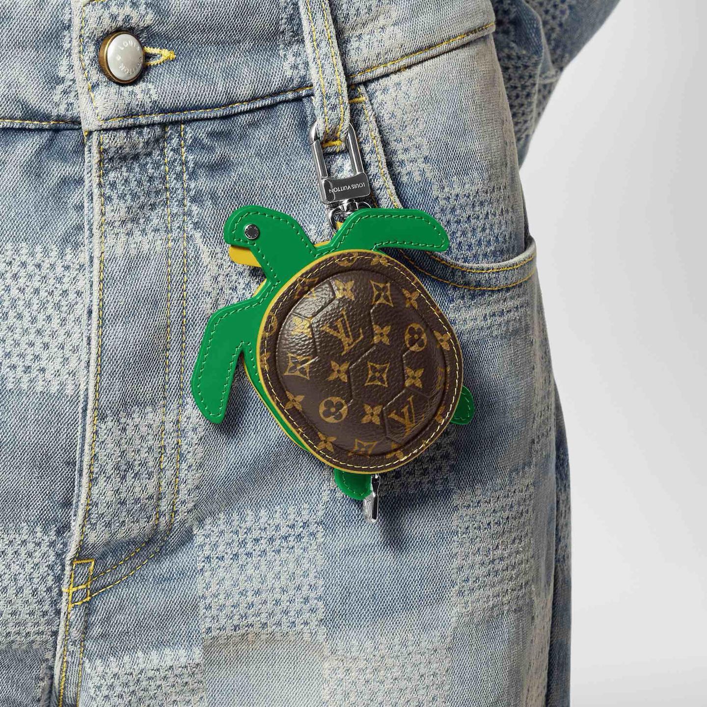 🔥官网新品M01471Louis Vuitton 路易威登海龟🐢乌龟包钥匙扣挂件 LV蓝牙耳机包 Turtle Pouc