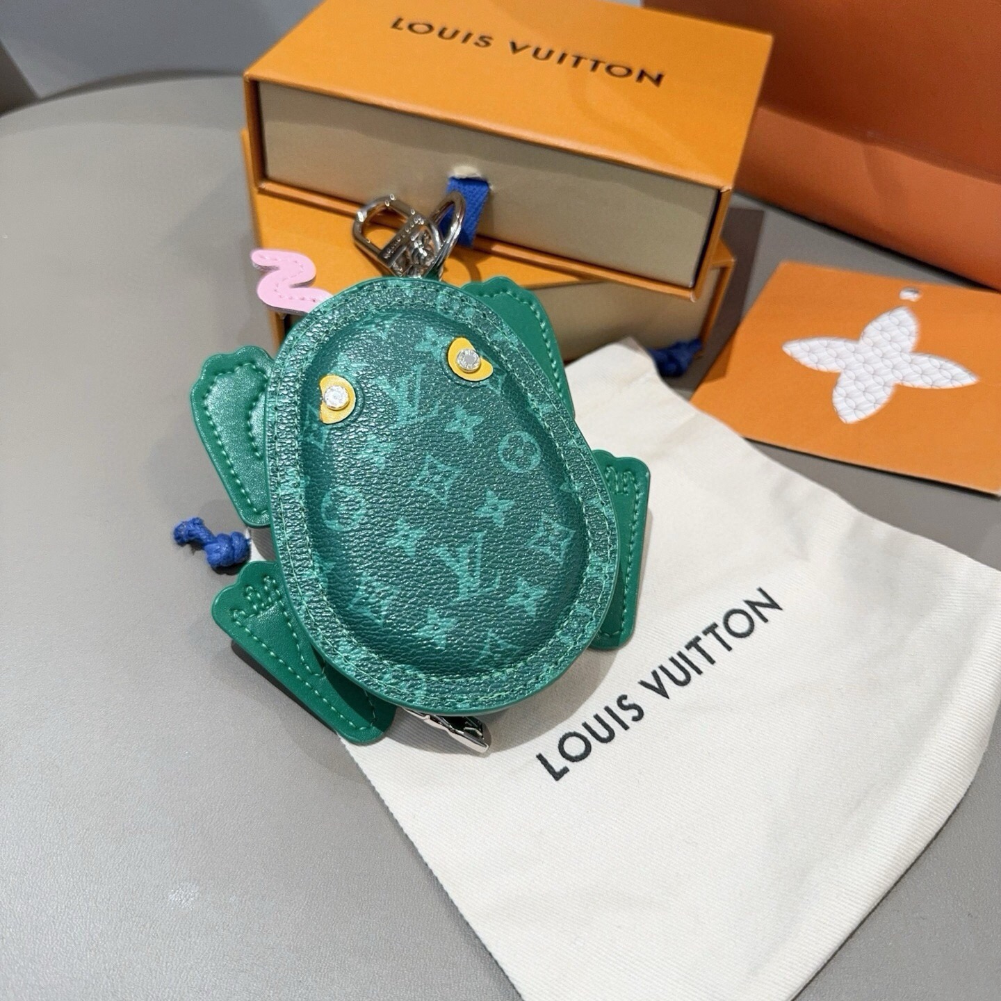 🔥官网新品Louis Vuitton 路易威登青蛙🐸钥匙扣挂件包包挂饰 LV蓝牙耳机包 Turtle Pouch 钥匙扣