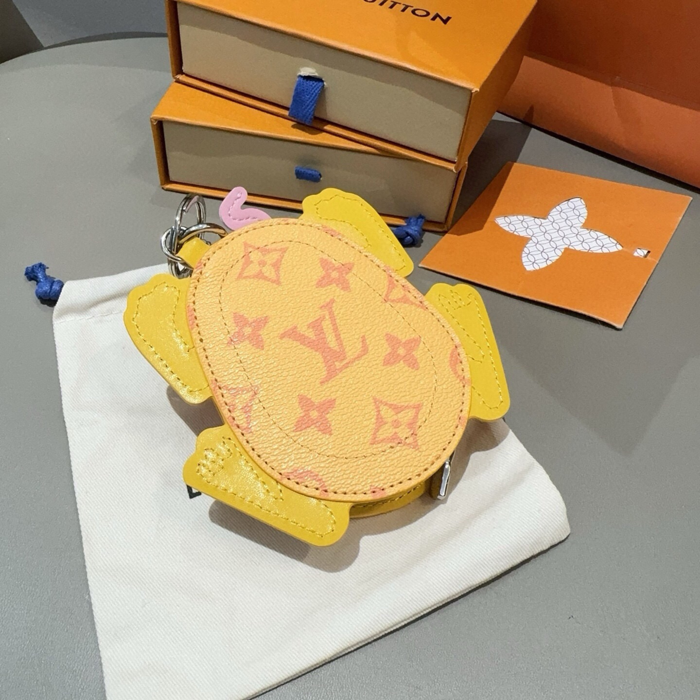 🔥官网新品Louis Vuitton 路易威登青蛙🐸钥匙扣挂件包包挂饰 LV蓝牙耳机包 Turtle Pouch 钥匙扣