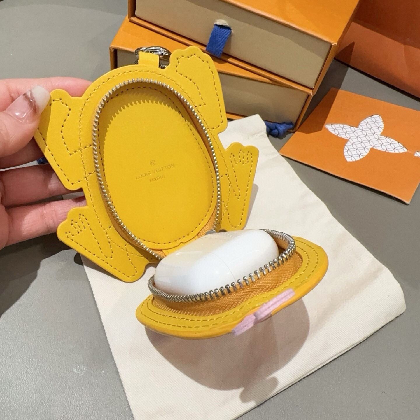 🔥官网新品Louis Vuitton 路易威登青蛙🐸钥匙扣挂件包包挂饰 LV蓝牙耳机包 Turtle Pouch 钥匙扣