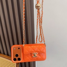 💃CHANEL💠香奈儿火爆时尚圈的手机壳 专柜同款⛓链条小金球可调节链条长度 鱼子酱皮菱格车线翻盖插卡,时尚潮流必备💃 💃CHANEL💠香奈儿火爆时尚圈的手机壳 专柜同款⛓链条小金球可调节链条长度 鱼子酱皮菱格车线翻盖插卡,时尚潮流必备💃
