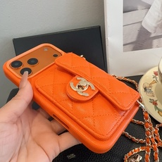 💃CHANEL💠香奈儿火爆时尚圈的手机壳 专柜同款⛓链条小金球可调节链条长度 鱼子酱皮菱格车线翻盖插卡,时尚潮流必备💃 💃CHANEL💠香奈儿火爆时尚圈的手机壳 专柜同款⛓链条小金球可调节链条长度 鱼子酱皮菱格车线翻盖插卡,时尚潮流必备💃
