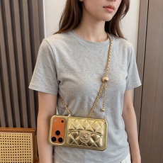 💃CHANEL💠香奈儿火爆时尚圈的手机壳 专柜同款⛓链条小金球可调节链条长度 鱼子酱皮菱格车线翻盖插卡,时尚潮流必备💃 💃CHANEL💠香奈儿火爆时尚圈的手机壳 专柜同款⛓链条小金球可调节链条长度 鱼子酱皮菱格车线翻盖插卡,时尚潮流必备💃