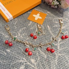多颗🍒包链 LV X TM CERISE 多颗樱桃🍒链条包饰包包挂链 LV 钥匙扣 x TM LV Cerise链条 多颗🍒包链 LV X TM CERISE 多颗樱桃🍒链条包饰包包挂链 LV 钥匙扣 x TM LV Cerise链条