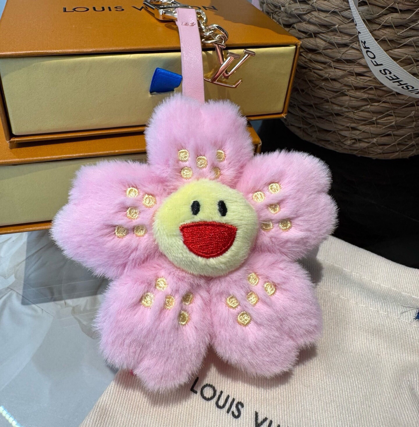 🔥lv钥匙扣 大号包包挂件,Louis Vuitton 路易威登 樱花🌸 LV X TM CHERRY BLOSSOM 🔥lv钥匙扣 大号包包挂件,Louis Vuitton 路易威登 樱花🌸 LV X TM CHERRY BLOSSOM