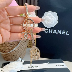 🔥CHANEL香奈儿网球拍钥匙扣挂件 ~包包挂饰车钥匙挂件 经典菱格纹搭配双C标志,奢华与趣味并存。随身挂包/钥匙,解锁 🔥CHANEL香奈儿网球拍钥匙扣挂件 ~包包挂饰车钥匙挂件 经典菱格纹搭配双C标志,奢华与趣味并存。随身挂包/钥匙,解锁