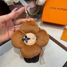 🔥🔥爆款来袭,高版本的 限定款𝐯𝐢𝐯𝐢𝐞𝐧𝐧𝐞毛绒娃娃包包挂饰/钥匙扣挂件 娇媚迷人又不失甜酷的薇薇安太阳花图案 甜酷 🔥🔥爆款来袭,高版本的 限定款𝐯𝐢𝐯𝐢𝐞𝐧𝐧𝐞毛绒娃娃包包挂饰/钥匙扣挂件 娇媚迷人又不失甜酷的薇薇安太阳花图案 甜酷