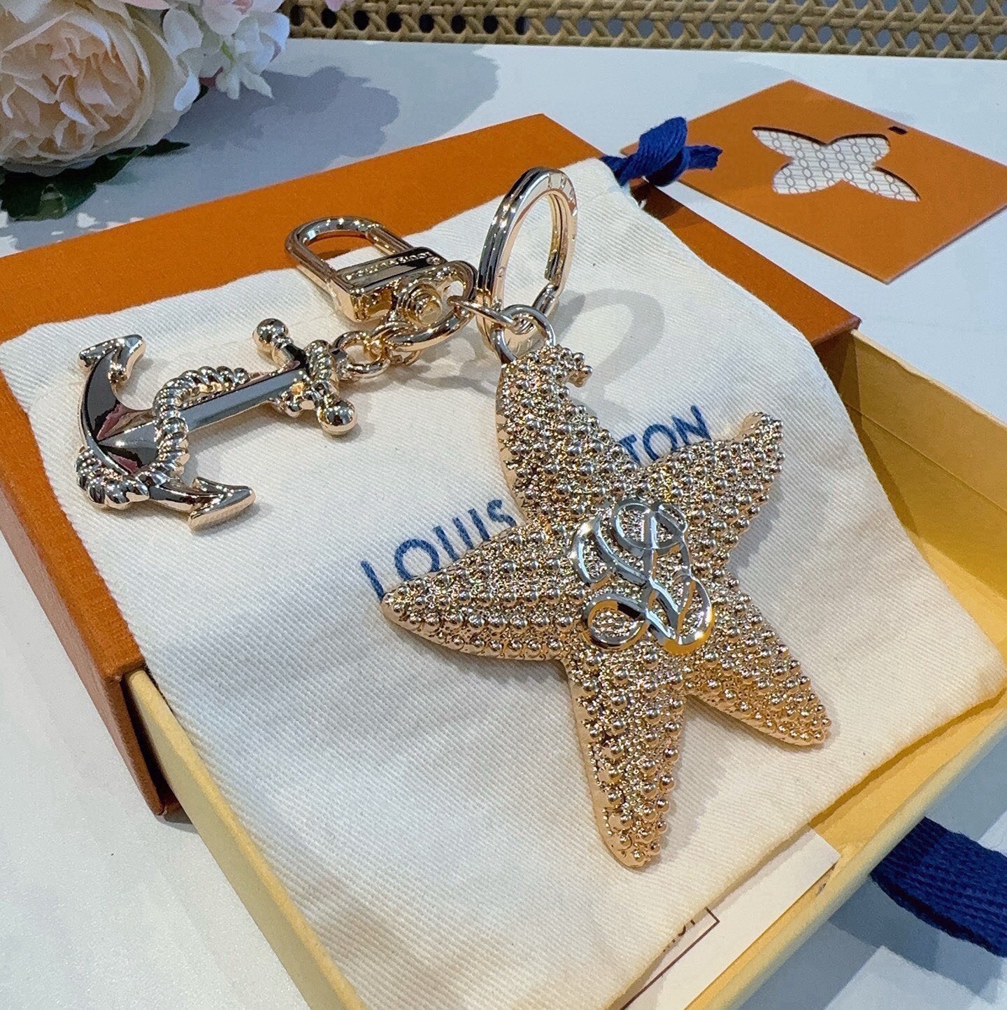 🔥lv钥匙扣 官网新款 海星钥匙扣 包包挂件 配饰