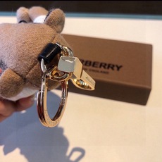 Burberry代工厂小熊🐻挂件,巴宝莉🐻卫衣泰迪熊钥匙扣挂件 温柔到心里🥰 准备已久、精致自留 ! 内部填充物与专 Burberry代工厂小熊🐻挂件,巴宝莉🐻卫衣泰迪熊钥匙扣挂件 温柔到心里🥰 准备已久、精致自留 ! 内部填充物与专