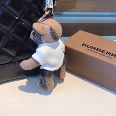 Burberry代工厂小熊🐻挂件,巴宝莉🐻卫衣泰迪熊钥匙扣挂件 温柔到心里🥰 准备已久、精致自留 ! 内部填充物与专 Burberry代工厂小熊🐻挂件,巴宝莉🐻卫衣泰迪熊钥匙扣挂件 温柔到心里🥰 准备已久、精致自留 ! 内部填充物与专