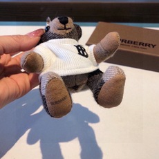 Burberry代工厂小熊🐻挂件,巴宝莉🐻卫衣泰迪熊钥匙扣挂件 温柔到心里🥰 准备已久、精致自留 ! 内部填充物与专 Burberry代工厂小熊🐻挂件,巴宝莉🐻卫衣泰迪熊钥匙扣挂件 温柔到心里🥰 准备已久、精致自留 ! 内部填充物与专