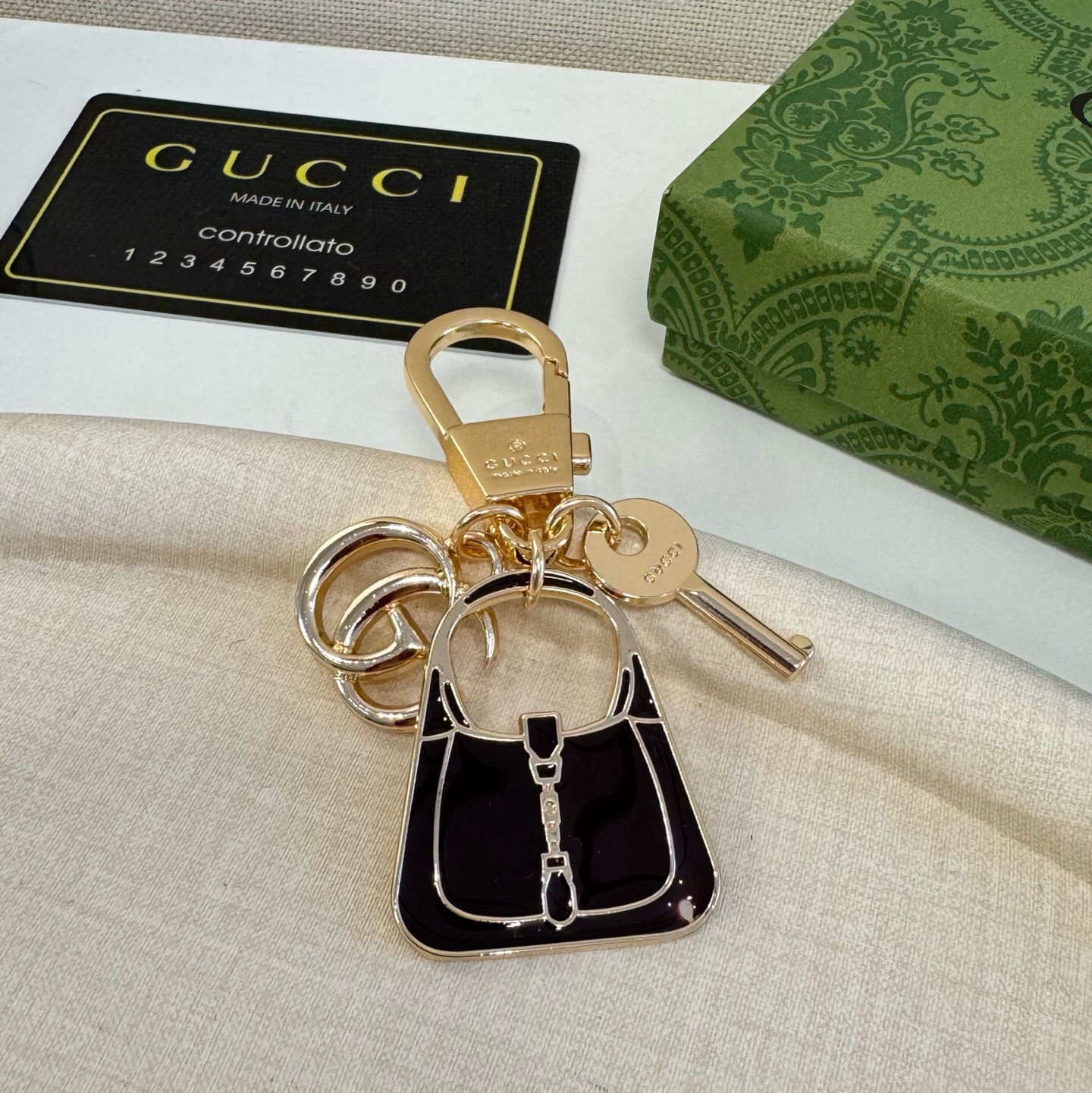 🔥 Gucci 古驰钥匙扣 包包挂件挂饰  ☀️俏皮可爱的手袋挂饰👛造型设计