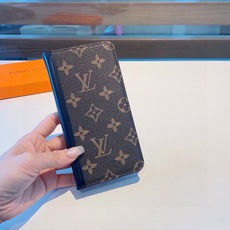 上新🎉🎉🎉🎉 LV老花拼接原版皮套 卡套 官网同步经典老花手机套 配手机壳 型号:为了不出现报错型号,请打开本机查看手 上新🎉🎉🎉🎉 LV老花拼接原版皮套 卡套 官网同步经典老花手机套 配手机壳 型号:为了不出现报错型号,请打开本机查看手