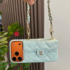 💃CHANEL💠香奈儿火爆时尚圈的手机壳 专柜同款双C链条⛓️手腕带,鱼子酱皮菱格车线翻盖插卡,时尚潮流必备💃 型号:为 💃CHANEL💠香奈儿火爆时尚圈的手机壳 专柜同款双C链条⛓️手腕带,鱼子酱皮菱格车线翻盖插卡,时尚潮流必备💃 型号:为