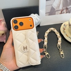 💃CHANEL💠香奈儿火爆时尚圈的手机壳 专柜同款双C链条⛓️手腕带,鱼子酱皮菱格车线翻盖插卡,时尚潮流必备💃 型号:为 💃CHANEL💠香奈儿火爆时尚圈的手机壳 专柜同款双C链条⛓️手腕带,鱼子酱皮菱格车线翻盖插卡,时尚潮流必备💃 型号:为