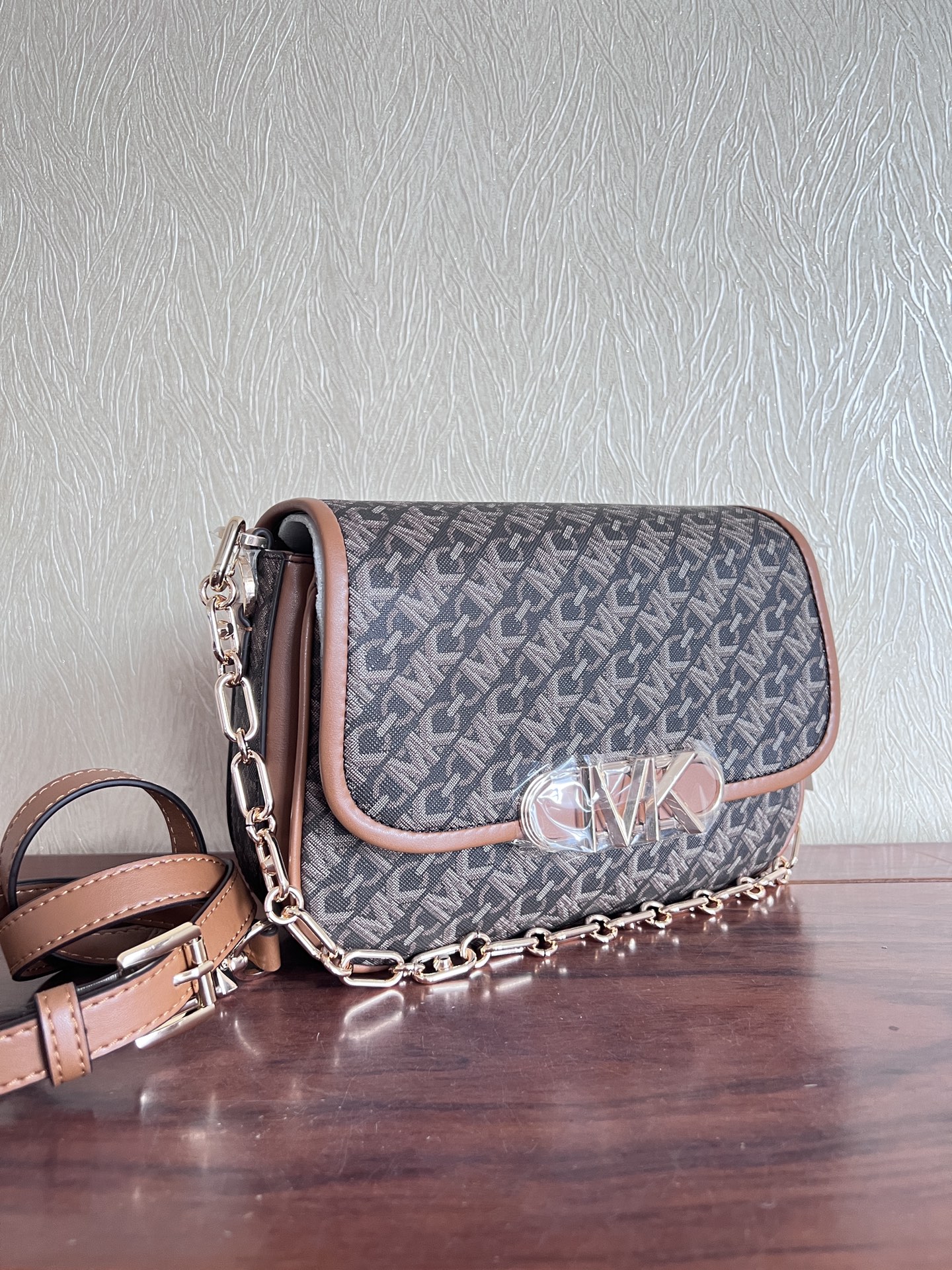 Michael Kors 白鹿同款2022秋季新款 MK Parker 中号链条马鞍包斜挎单肩包 尺寸24-17