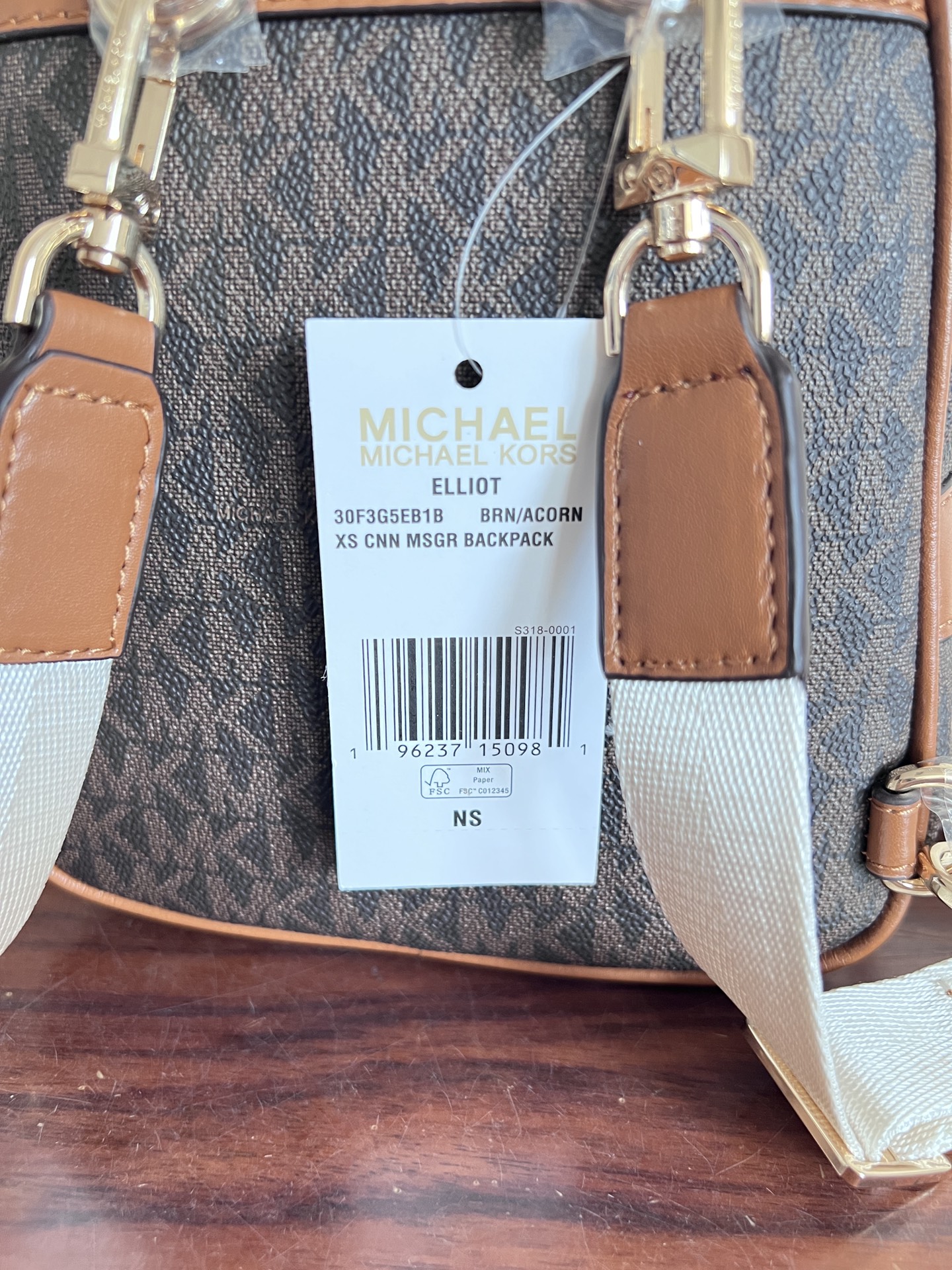 Michael Kors ～此款Elliot 超小号老花双肩包 采用香草白色品牌标志性 Logo印花材质打造小巧包身