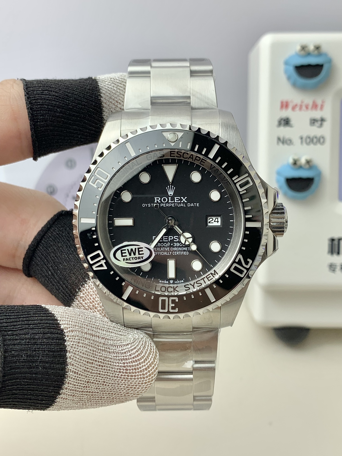 NO:156821,EWE Super Ghost King 904L all-in-one machine The new Rolex SEA-DWELLER Ghost King 44MM copy is perfect version, the parallel purchasing version Ghost King SEA The super 904L material with the case consistent with the authentic product is completely consistent with the authentic product, equipped with a custom version of the exclusive integrated movement, and is matched with a Swiss synchronous clockwork 72 hours non-Shanghai machine for 36 hours, redefining the highest quality Ghost King dungeon, the real god-level dungeon Rolex Ghost King [produced by EWE],,rolex19860909EWE 超级鬼王904L 一体机 新款劳力士SEA-DWELLER鬼王 44MM副本的完美版本, 并行代购版鬼王SEA 表壳与正品一致的超级904L材料 完全与正品一致,搭载订制版独家一体机芯 并搭配瑞士同步发条72小时非上海机36小时,重新定义最高品质的鬼王副本,真正的神级副本劳力士鬼王[EWE出品],,rolex,Watch