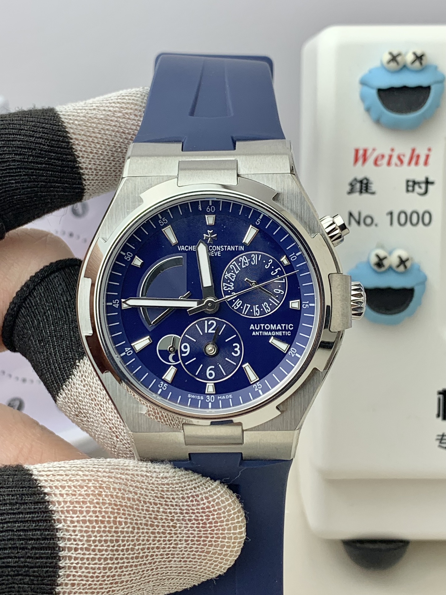 NO:754884,[9F Factory New Product] Vacheron Constantin VC Across the World (47450) Multifunctional Men's Automatic Mechanical Watch!  MIYOTA movement-modified all-in-one machine has 28,800 vibrations per hour and a power reserve of 40 hours!  The watch diameter is 42 mm, the case thickness is 12 mm, the bottom cover design is dense, and the waterproof depth is meters!  316 stainless steel, sapphire glass, optional strap, tape, steel strap, folding buckle!  [Introduction to the function layout of the dial] The kinetic energy storage function display at 10 o'clock, the calendar function display at 2 o'clock, the second time zone function display at 6 o'clock, and the 24-hour day and night function display at 7-8 o'clock!  ,,vacheron19860909【9F Factory 新品】江诗丹顿VC纵横四海(47450)多功能男士自动机械腕表！ MIYOTA机心改一体机28800每小时震荡次数,动力储存40小时！表经42毫米,表壳厚度12,密底底盖设计,防水深度米！316精钢,蓝宝石玻璃,表带可选皮带、胶带、钢带,表扣折叠扣！【表盘功能布置介绍】10点位的动能储存功能显示, 2点位的日历功能显示,6点位第二时区功能显示,7-8点位24小时昼夜功能显示！,,vacheron,Watch