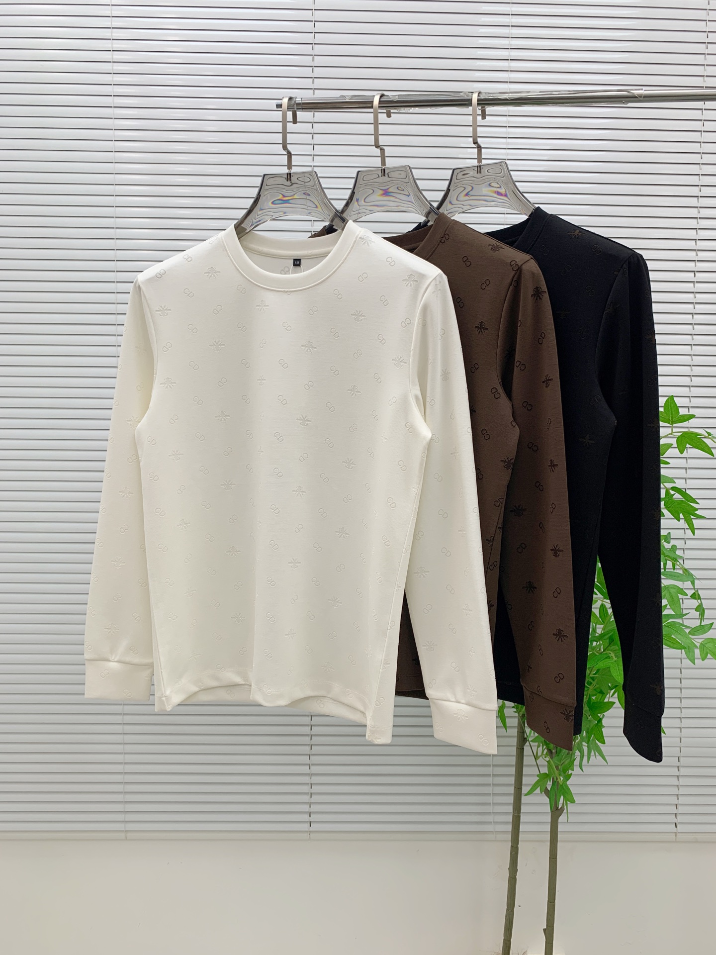 NO:530892,Dior 25SS [New Product] The latest and most top version of exquisite craft round neck sweatshirt, the top quality counter original single pullover, the top production process imported fabric, the counter quality heavy industry embroidery design, using imported high-end customized fabrics, and the imported silk thread feels first-class!  The same style as men and women are on sale on the official website!  Complete three standards, code number M-3XL, dior, hoodie, sweatshirts, alexander wang19860909迪奥25SS【新品】最新最顶级版本精美工艺圆领卫衣,最顶级的品质专柜原单套头衫,顶级制作工艺进口面料,专柜品质重工刺绣设计,采用进口高端订制面料,进口丝线手感一流！男女同款官网在售！三标齐全 码数M-3XL,,dior,hoodie,sweatshirts,alexander wang,Men's clothing