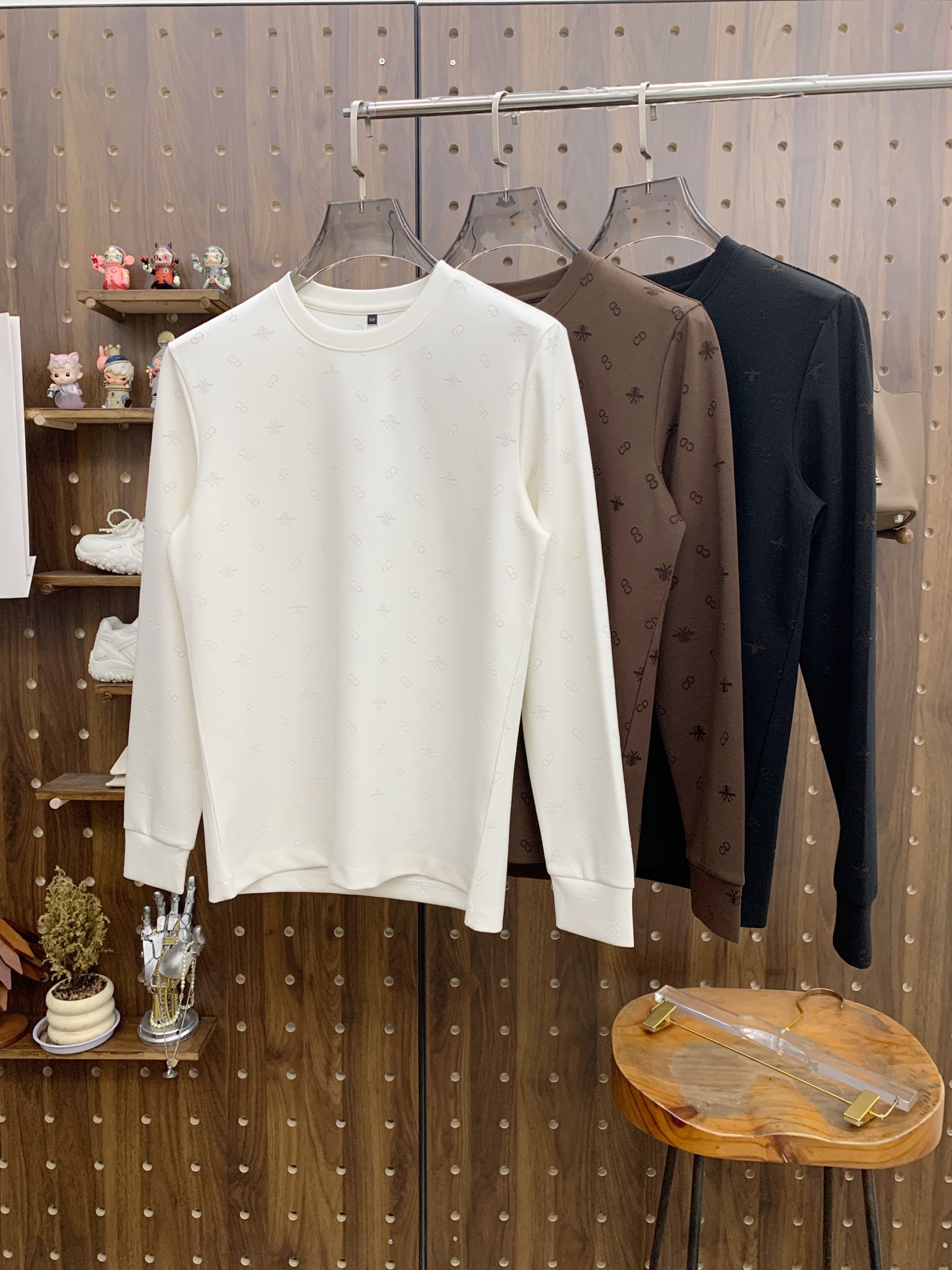 NO:571989,Dior 25SS [New Product] The latest and top version of exquisite craftsmanship round neck sweatshirt, top quality counter original pullover, top quality imported fabrics, counter quality heavy embroidery design, imported high-end custom fabrics, imported silk threads with first-class feel!  The same styles for men and women are on sale on the official website!  Three complete standards, size M-3XL, dior, hoodie, sweatshirts, alexander wang19860909迪奥25SS【新品】最新最顶级版本精美工艺圆领卫衣,最顶级的品质专柜原单套头衫,顶级制作工艺进口面料,专柜品质重工刺绣设计,采用进口高端订制面料,进口丝线手感一流！男女同款官网在售！三标齐全 码数M-3XL,,dior,hoodie,sweatshirts,alexander wang,Men's clothing