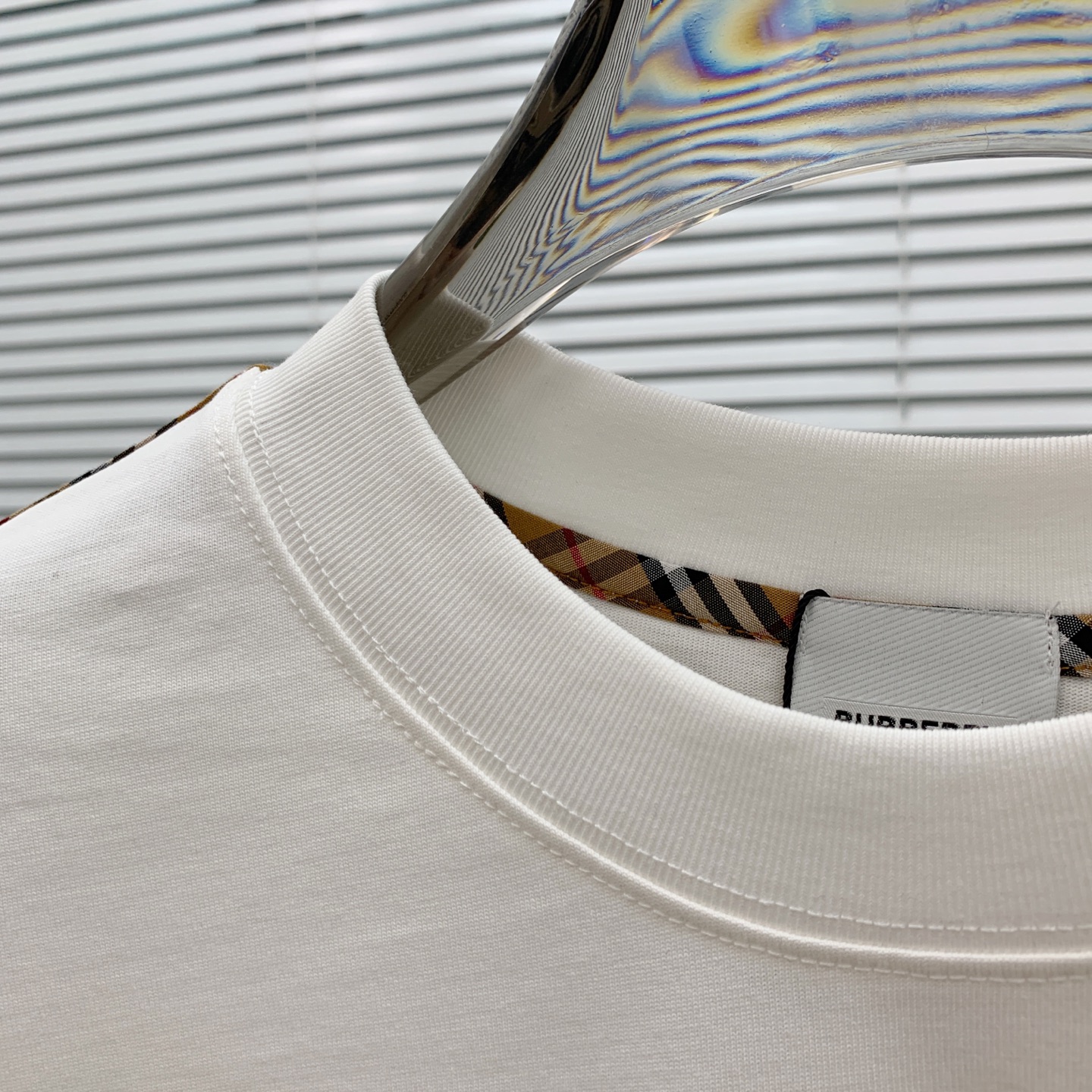 P巴宝莉25ss秋季【新品】新款贸易订单圆领长袖打底衫长袖T恤网红款！上身舒适透气，不僵硬，整体有着丰富