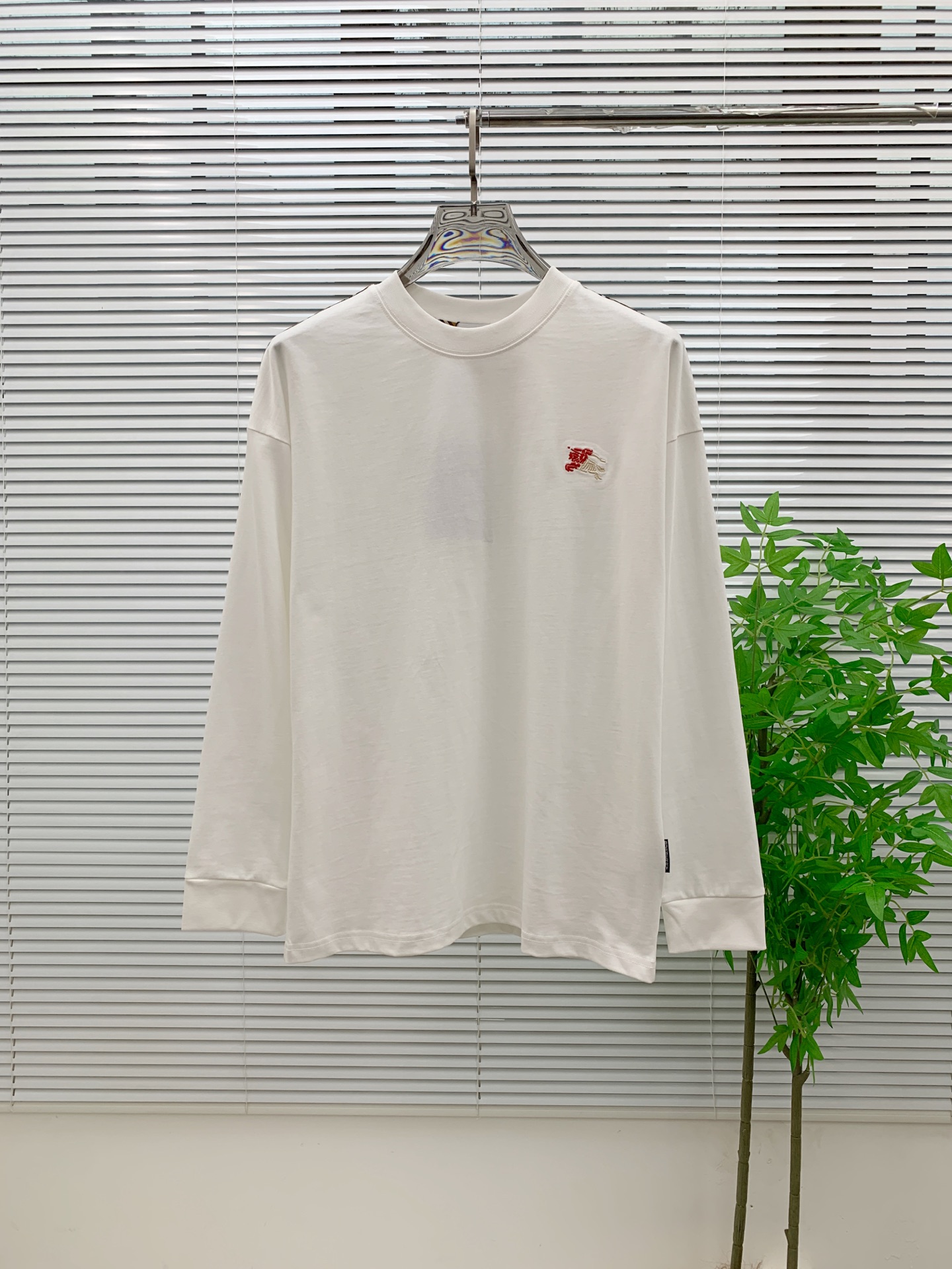 P巴宝莉25ss秋季【新品】新款贸易订单圆领长袖打底衫长袖T恤网红款！上身舒适透气，不僵硬，整体有着丰富