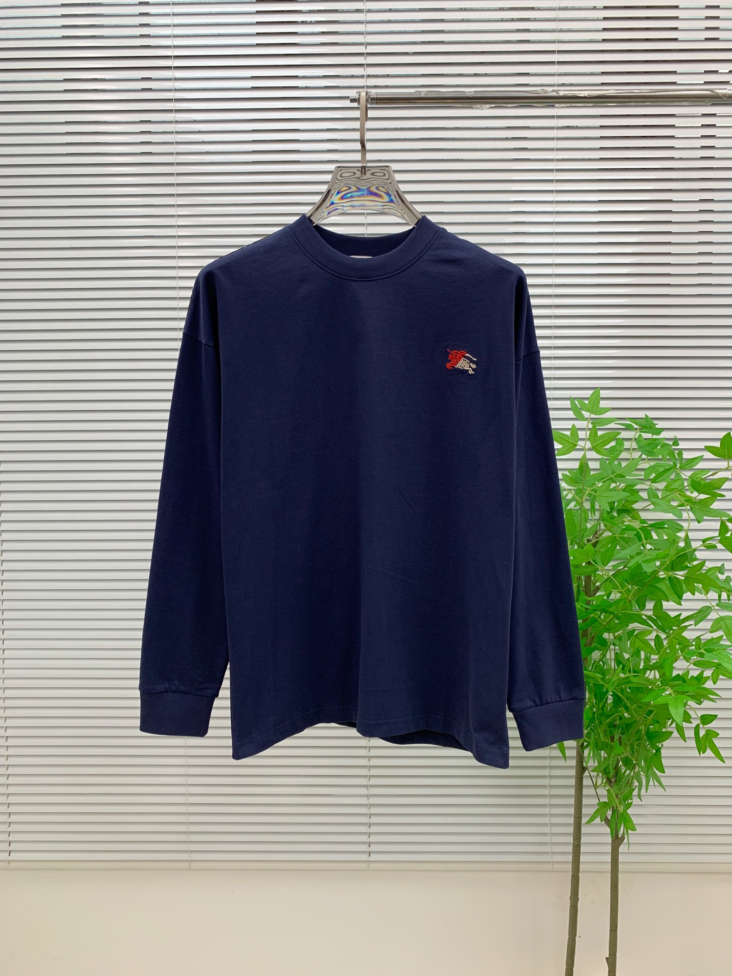 P巴宝莉25ss秋季【新品】新款贸易订单圆领长袖打底衫长袖T恤网红款！上身舒适透气，不僵硬，整体有着丰富