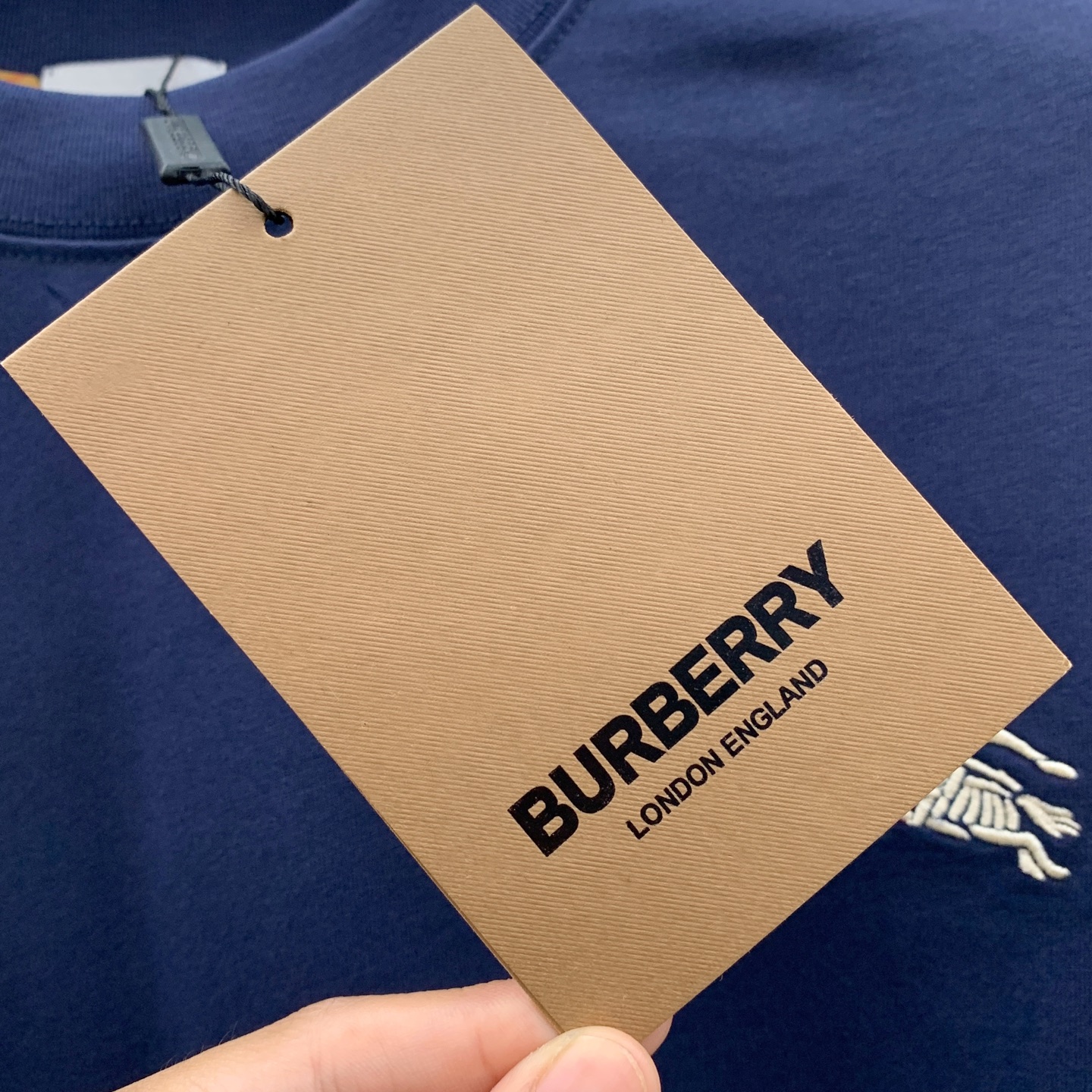 P巴宝莉25ss秋季【新品】新款贸易订单圆领长袖打底衫长袖T恤网红款！上身舒适透气，不僵硬，整体有着丰富